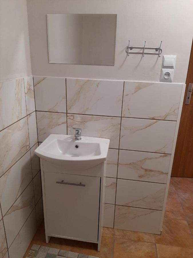 Der Kleine Bauernhof Keine Arbeiter Zadnych Pracownikow Apartment Lubiatow  Exterior foto